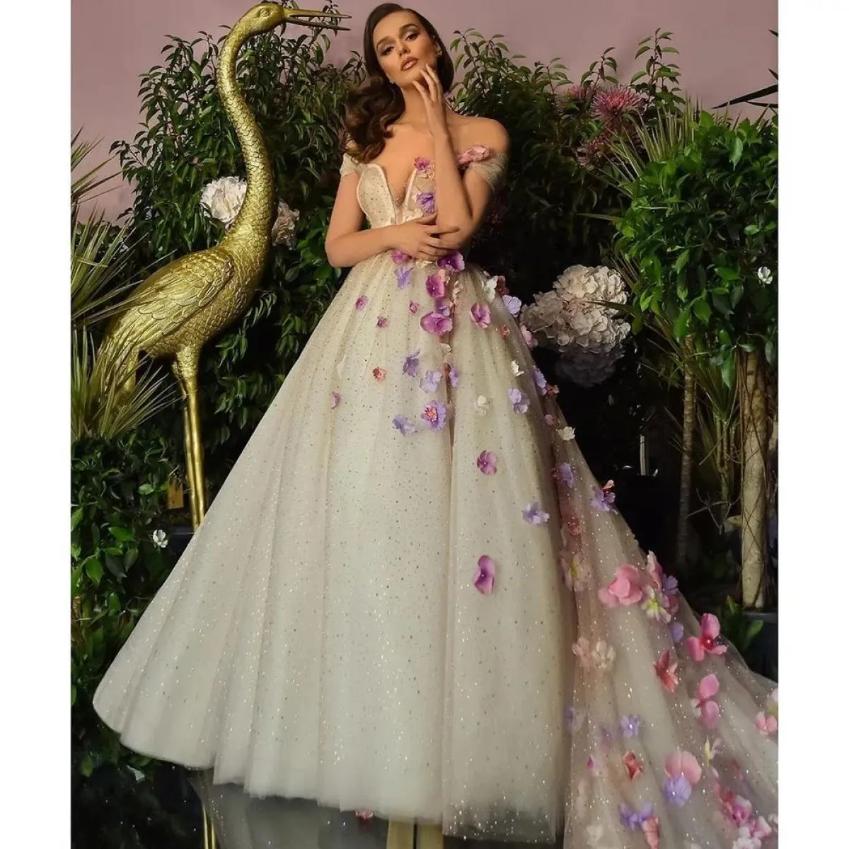 Abiti da ballo da sogno con applicazioni floreali colorate, tulle glitterato, affascinante abito da sposa, fiori 3D, festa forma