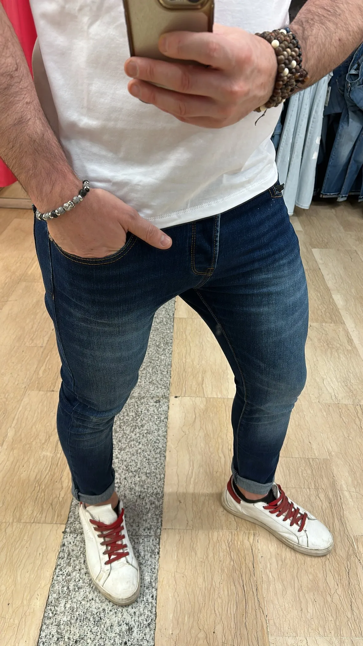 Jeans BERNA Stretch elasticizzato liscio, a vita media, con chiusura a bottoni senza strappi