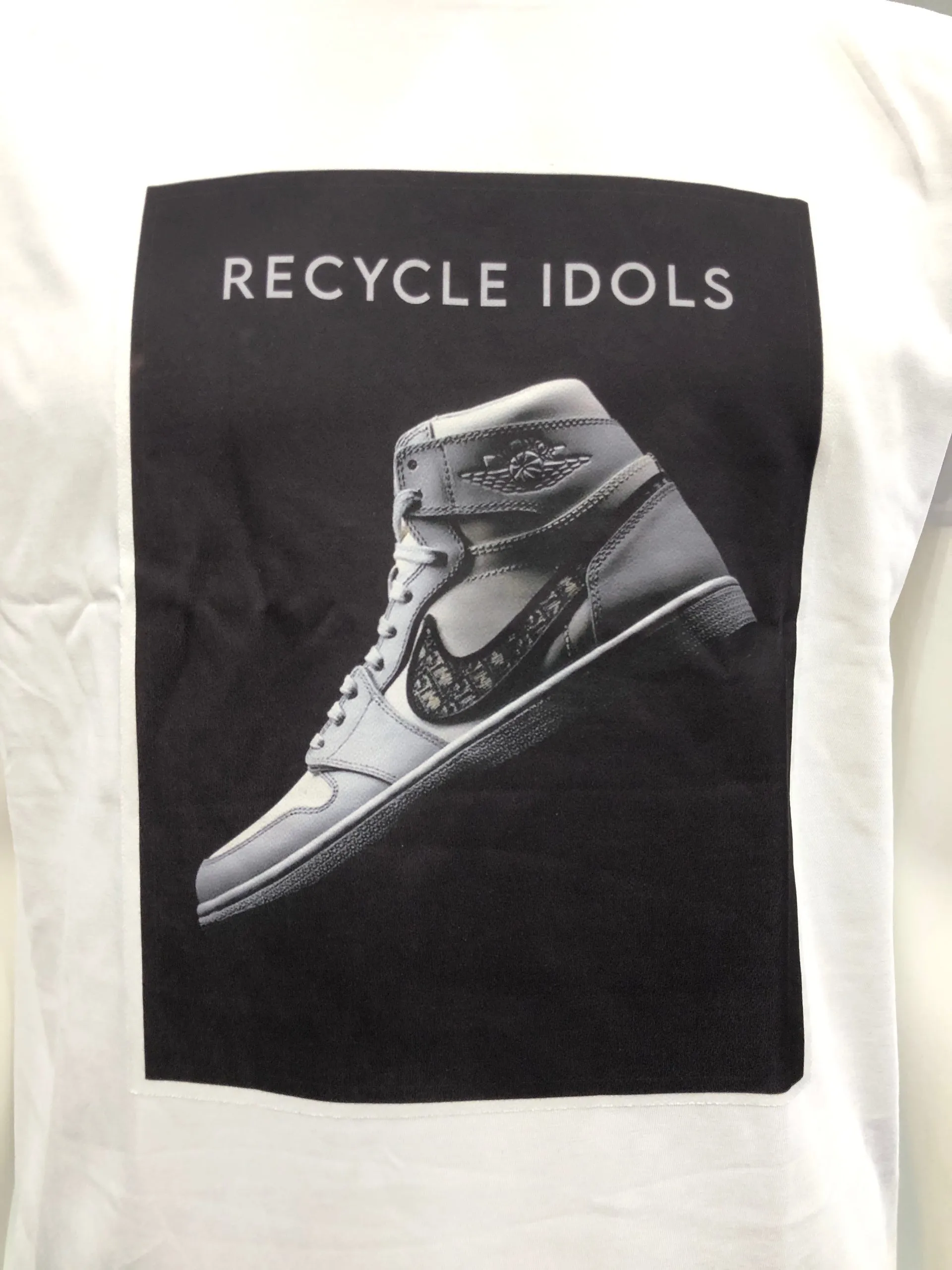 RECYCLE IDOLS T-shirt con stampa scarpa