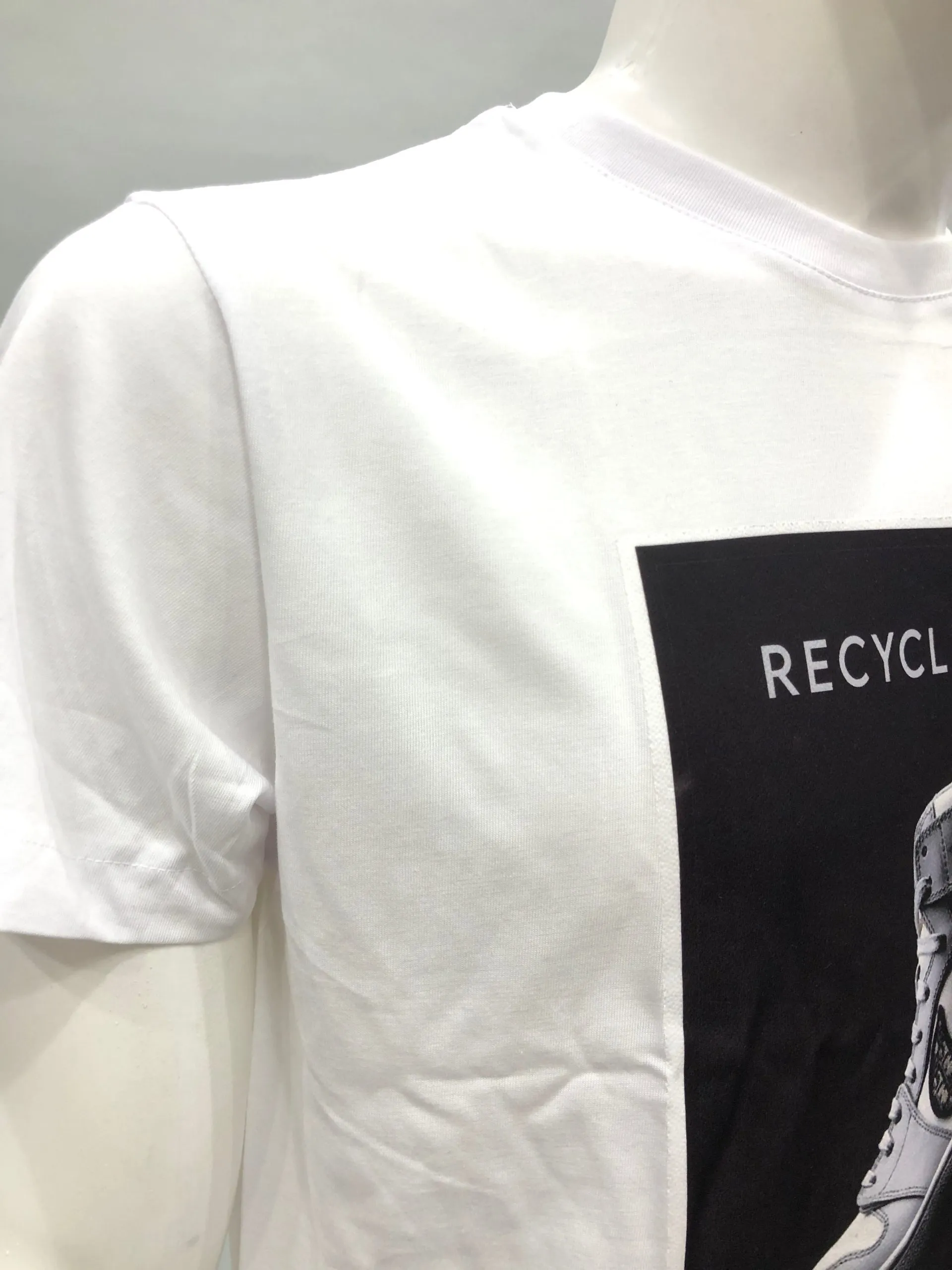 RECYCLE IDOLS T-shirt con stampa scarpa